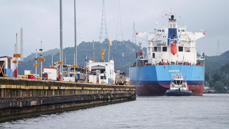 Kapal tanker LPG NANTES meninggalkan Pintu Air Miraflores di Terusan Panama di tengah penurunan permukaan air akibat kurangnya curah hujan nan mengenai dengan El Niño, di Panama City, Panama, pada 4 September 2026.