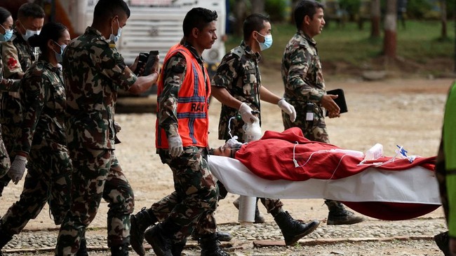 Keajaiban 2 Korban Selamat 9 Hari Terjebak Lumpur Banjir Nepal