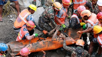Keajaiban 2 Korban Selamat 9 Hari Terjebak Lumpur Banjir Nepal