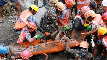 Penyelamatan 2 Orang setelah 9 Hari Terjebak Lumpur Banjir Nepal
