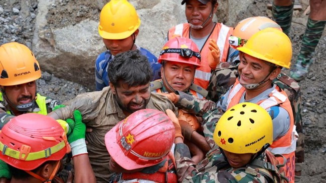 Keajaiban 2 Korban Selamat 9 Hari Terjebak Lumpur Banjir Nepal