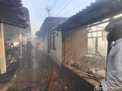 Kebakaran di Aspol Polsek Semarang Utara, 15 Rumah Terdampak