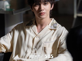 Kecurigaan tersebut semakin menguat ketika Hye Ra dan Yi Soo mengetahui bahwa para model Sung Won juga telah menghilang di Inggris, seperti kasusnya saat berada di Korea./ Foto: instagram.com/sbsdrama.official