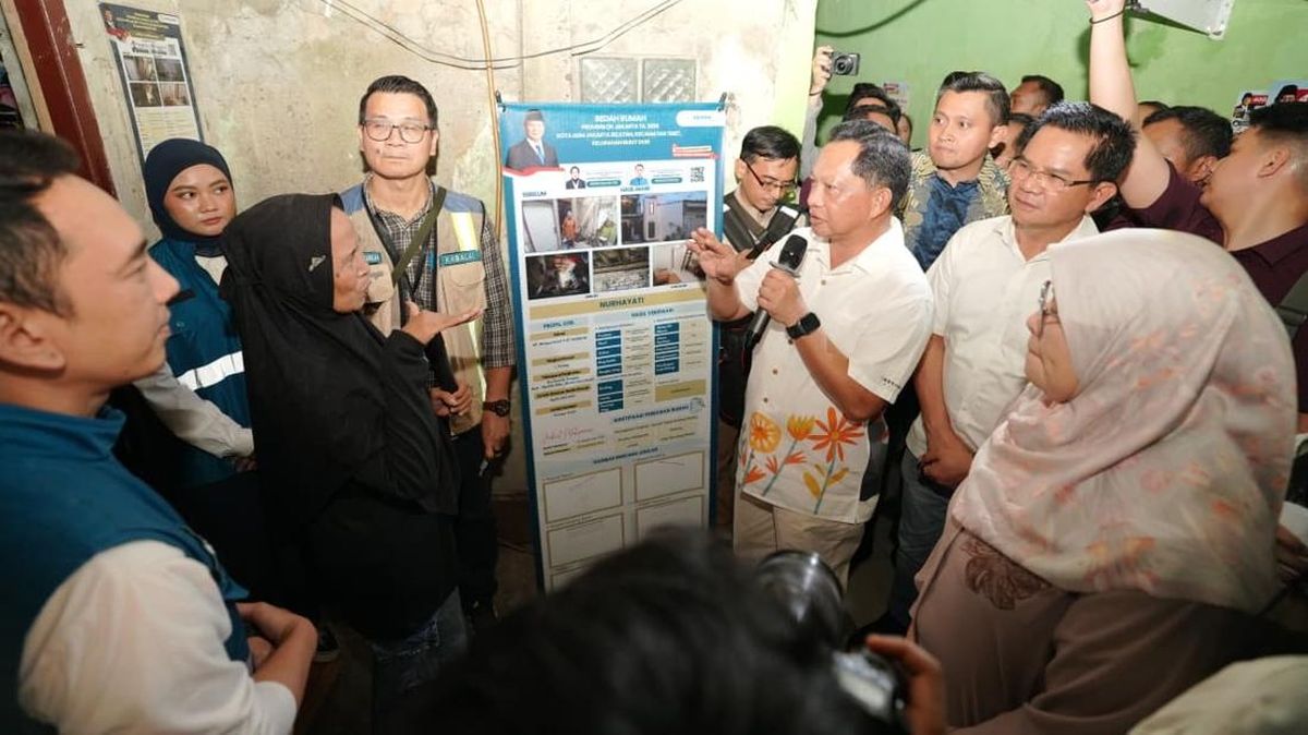 Mendagri Tinjau Bedah Rumah Bukit Duri, Ajak Pemda Dukung Percepatan