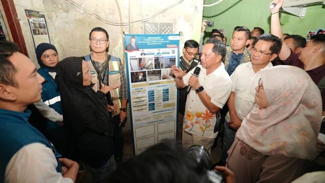 Mendagri Tinjau Program Bedah Rumah di Bukit Duri