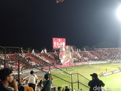 Rekor Baru! 16 Ribu Suporter Padati Laga Bali United Vs PSS di Dipta