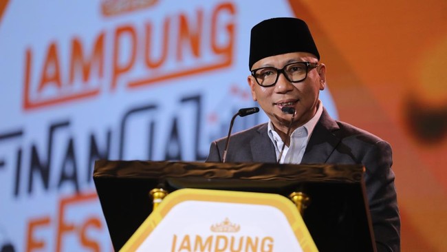 Gubernur Lampung, Rahmat Mirzani Djausal saat menyampaikan pemaparan dalam Lampung Financial Festival di Hotel Novotel, Bandar Lampung, Sabtu (5/9/2026). (CNBC Indonesia/Tri Susilo)