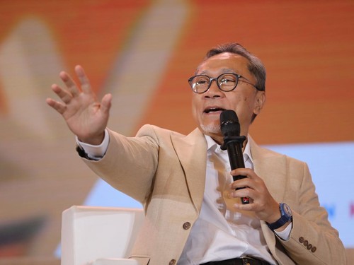 Menteri Koordinator Bidang Pangan RI, Zulkifli Hasan (Zulhas) saat menyampaikan pemaparan dalam Lampung Financial Festival di Hotel Novotel, Bandar Lampung, Sabtu (5/9/2026). (CNBC Indonesia/Tri Susilo)