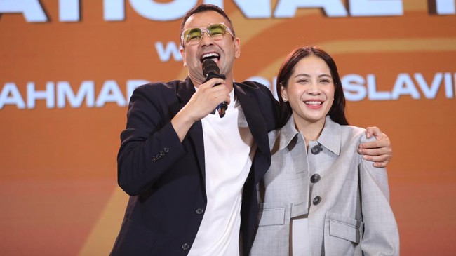 Utusan Khusus Presiden Bidang Pembinaan Generasi Muda dan Pekerja Seni, Raffi Ahmad dan Direktur Utama dan Co Founder RANS Entertainment, Nagita Slavina saat menghadiri Lampung Financial Festival di Hotel Novotel, Bandar Lampung, Sabtu (5/9/2026). (C