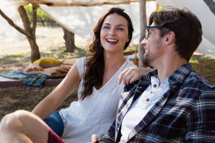 Leo dan Libra memiliki chemistry kuat karena sama-sama romantis dan senang menikmati berbagai hal menyenangkan dalam hidup. Perbedaan karakter keduanya justru bisa membuat hubungan terasa lebih hidup dan penuh gairah./ Foto: magnific.com/wavebreakmedia_micro
