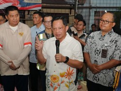 Mendagri Tinjau Bedah Rumah di Bukit Duri, Minta Pemda Percepat Perbaikan