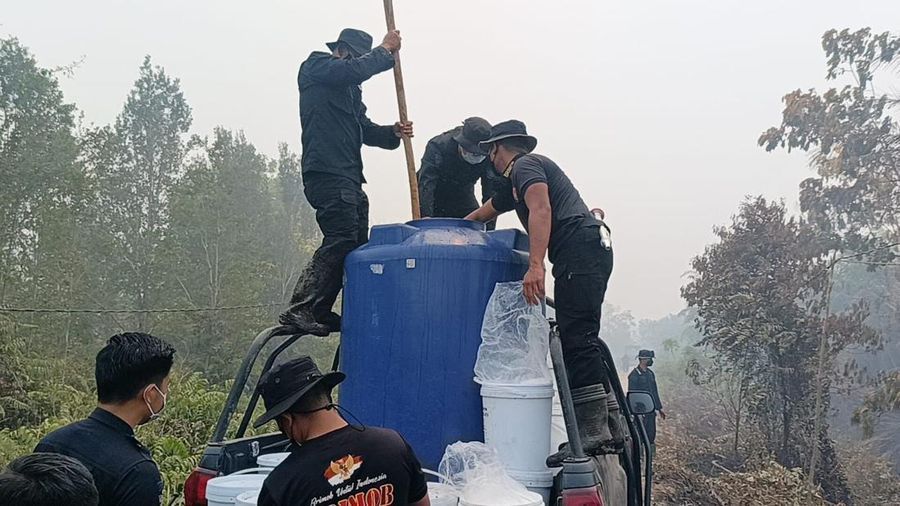 Polda Kalimantan Tengah (Kalteng) mendapat dukungan inovasi dari Korbrimob Polri untuk menangani kebakaran hutan dan lahan (karhutla), khususnya di kawasan gambut. Polda Kalimantan Tengah (Kalteng) mendapat dukungan inovasi dari Korbrimob Polri untuk menangani kebakaran hutan dan lahan (karhutla), khususnya di kawasan gambut.