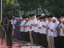 Appi Salat Minta Hujan Bareng Warga Agar Makassar Lepas dari Kemarau Panjang