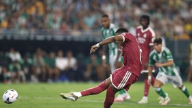 Soccer Football - LaLiga - Real Betis v Real Madrid - Estadio La Cartuja, Seville, Spain - September 4, 2026 Real Madrid's Kylian Mbappe has his penalty saved by Real Betis' Alvaro Valles REUTERS/Marcelo Del Pozo