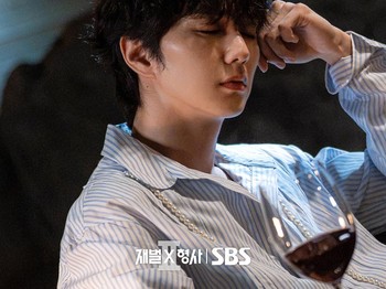 Sung Won juga merupakan chaebol generasi ketiga yang bersahabat dekat dengan Jin Yi Soo (Ahn Bo Hyun), bahkan telah ia anggap sebagai keluarga sendiri./ Foto: instagram.com/sbsdrama.official