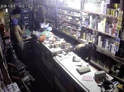 Panjat Tembok 2 Meter, Komplotan Maling Bobol Toko Grosir di Medan