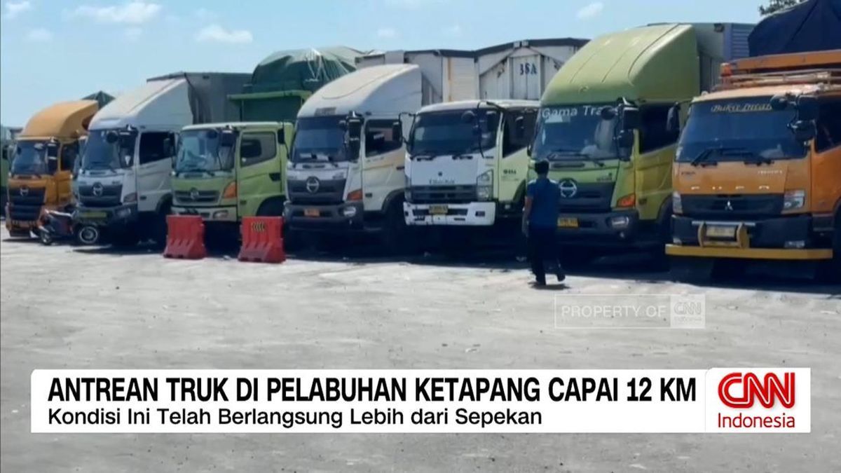 VIDEO: Antrean Truk di Pelabuhan Ketapang Capai 12 Km