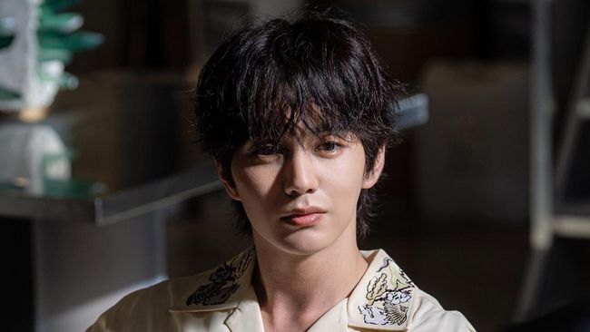 6 Potret Yoo Seung Ho yang Comeback Perankan Villain di Drakor Flex X Cop 2