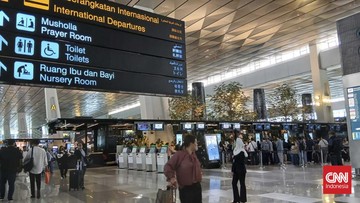 Garuda Hentikan Operasional Semua Penerbangan Akibat Abu Vulkanik