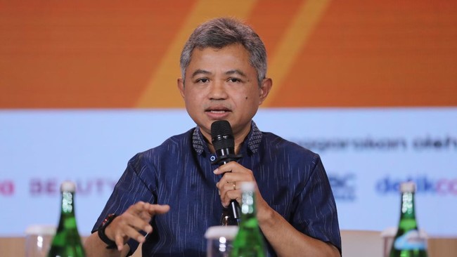 Anggota Dewan Komisioner LPS Bidang Program Penjaminan dan Resolusi Bank, Doddy Zulverdi saat menyampaikan pemaparan dalam Lampung Financial Festival di Hotel Novotel, Bandar Lampung, Minggu (65/9/2026)