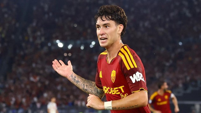Soccer Football - Serie A - AS Roma v Atalanta - Stadio Olimpico, Rome, Italy - September 5, 2026 AS Roma's Matias Soule celebrates scoring their second goal REUTERS/Ciro De Luca