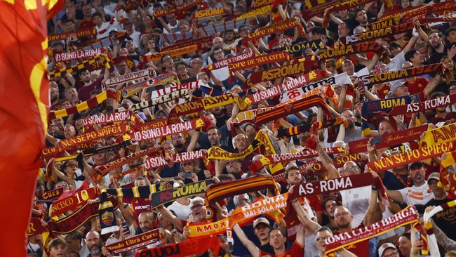 Soccer Football - Serie A - AS Roma v Atalanta - Stadio Olimpico, Rome, Italy - September 5, 2026 AS Roma fans inside the stadium before the match REUTERS/Ciro De Luca