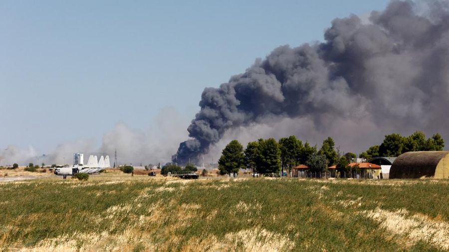 Asap membubung setelah jatuhnya jet tempur F-4 Phantom milik Yunani dalam pagelaran udara Athens Flying Week di Tanagra, Yunani, pada 5 September 2026.