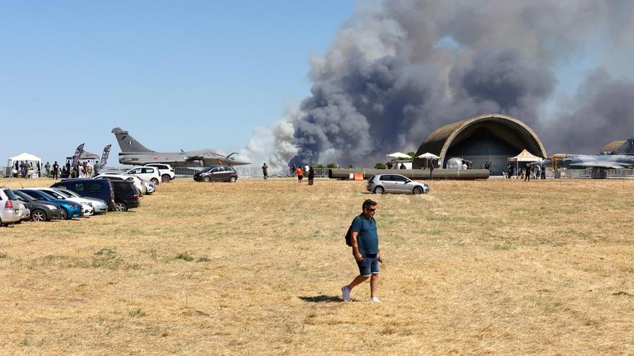 Asap membubung setelah jatuhnya jet tempur F-4 Phantom milik Yunani dalam pagelaran udara Athens Flying Week di Tanagra, Yunani, pada 5 September 2026.