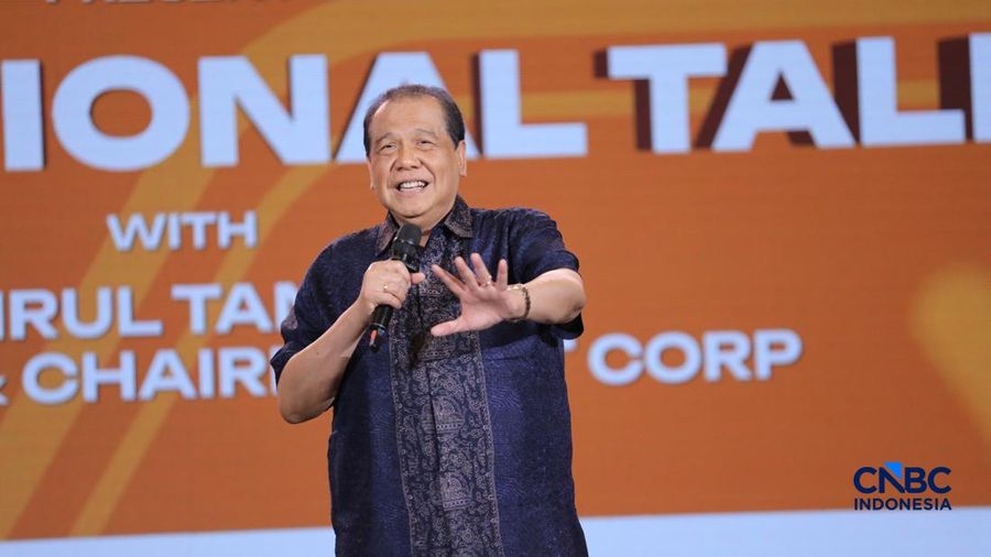 Chairman & Founder CT Corp, Chairul Tanjung saat menyampaikan pemaparan dalam sesi Inspirational Talk Lampung Financial Festival di Hotel Novotel, Bandar Lampung, Minggu (6/9/2026).