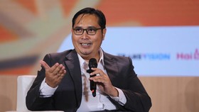 Direktur Jenderal Stabilitas dan Pengembangan Sektor Keuangan (SPSK) Kementerian Keuangan, Herman Saheruddinsaat menyampaikan pemaparan dalam Lampung Financial Festival di Hotel Novotel, Bandar Lampung, Minggu (65/9/2026). (CNBC Indonesia/Tri Susilo)