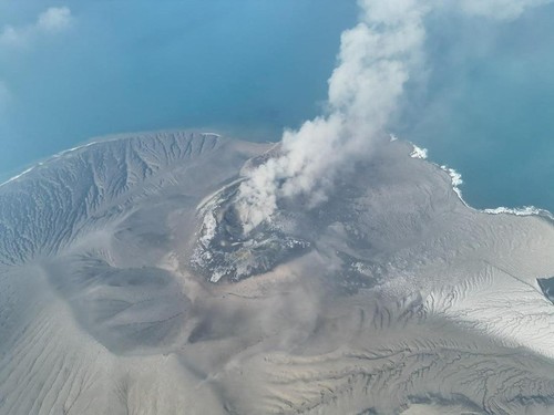 Dentuman di Bandung diduga berasal dari erupsi Gunung Anak Krakatau. Ahli menjelaskan fenomena ini terkait gelombang akustik dan kondisi atmosfer.
