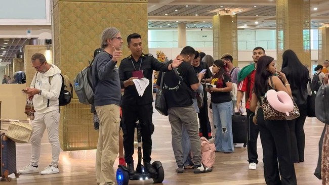 Kantor Imigrasi Ngurah Rai, Bali, memastikan pelayanan dan pemeriksaankeimigrasian di tempat pemeriksaan imigrasi (TPI) Bandara Internasional I Gusti Ngurah Rai, hingga Minggu (6/9) berjalan normal.