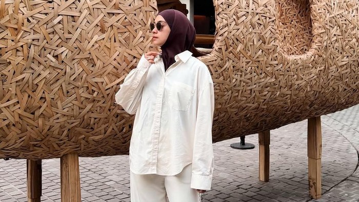Get The Look: Ide Clean Outfit untuk Hangout Santai ala Ayudiac