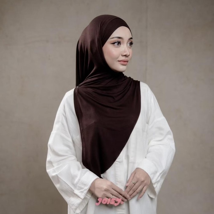 Get The Look: ide clean outfit untuk hangout santai ala Ayudiac