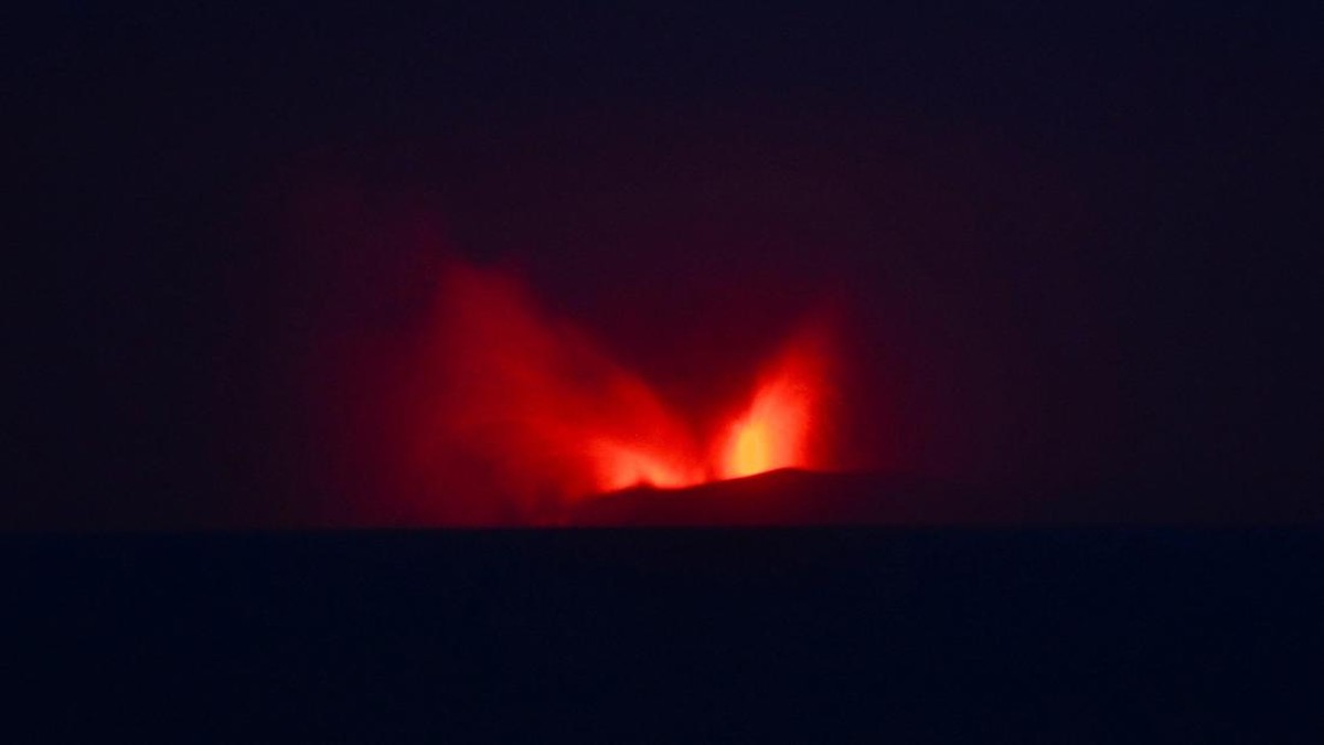 Anak Krakatau hingga Semeru Erupsi Bersamaan, Ada Apa?