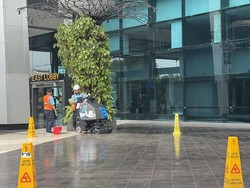 Halaman Terminal 3 Bandara Soetta Berdebu Dampak Erupsi Anak Krakatau