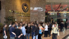 Ditjen Imigrasi amankan 55 WN China di proyek data center di BSD yang diduga menyalahgunakan izin tinggal. 17 orang ditahan untuk proses lebih lanjut.