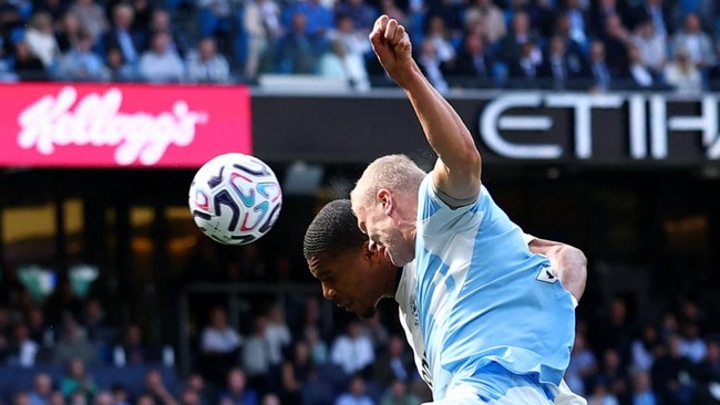 Soccer Football - Premier League - Manchester City v Coventry City - Etihad Stadium, Manchester, Britain - September 5, 2026 Manchester City's Erling Haaland scores their first goal REUTERS/Phil Noble