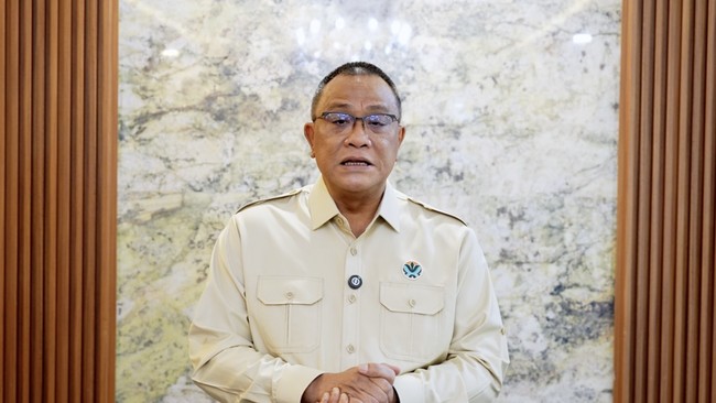 Menteri Lingkungan Hidup Mohammad Jumhur Hidayat menyampaikan pesan sekaligus imbauan menyikapi aktivitas erupsi Gunung Anak Krakatau yang menyebabkan sejumlah aktivitas masyarakat terganggu.