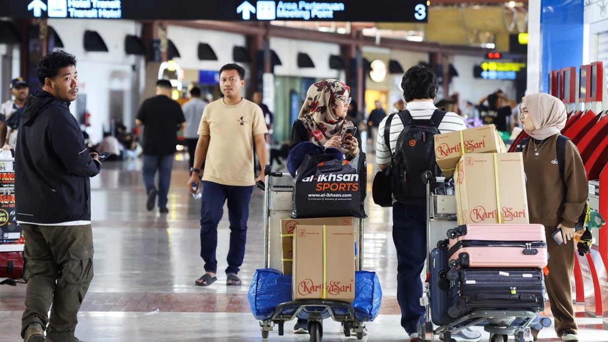 Bandara Utama Ditutup, Penerbangan Diarahkan ke Rute Alternatif