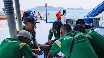 Kabar Sport CNN Terbaru : Persebaya Pulang dari Lampung Naik Kapal Imbas Erupsi Anak Krakatau