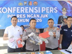 Driver Taksi Online Curi Emas Penumpang di Nganjuk