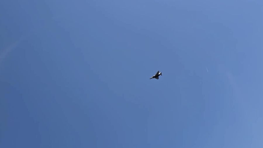 Sebuah jet tempur F-4 Phantom milik Angkatan Udara Yunani jatuh saat mengikuti pagelaran udara Athens Flying Week di Pangkalan Udara Tanagra, sebelah utara Athena, pada Sabtu (5/9/2026).