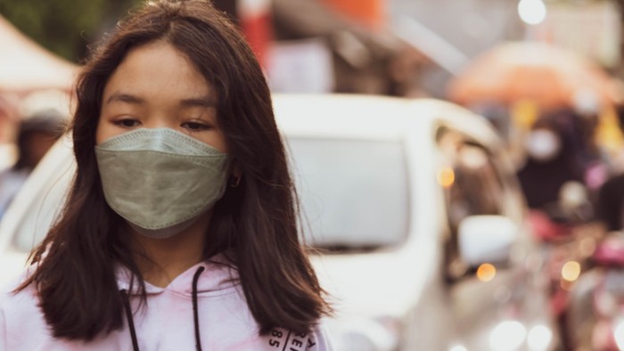 5 Tips Melindungi Diri dari Paparan Abu Vulkanik saat Beraktivitas Sehari-hari Menurut Dokter