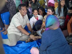 Legislator Gerindra Temui Pengungsi Sinabung, Pastikan Kebutuhan Warga