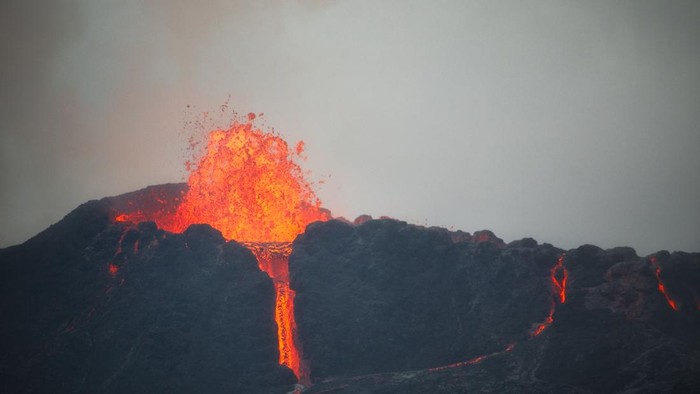 Cara cek status gunung api di Indonesia