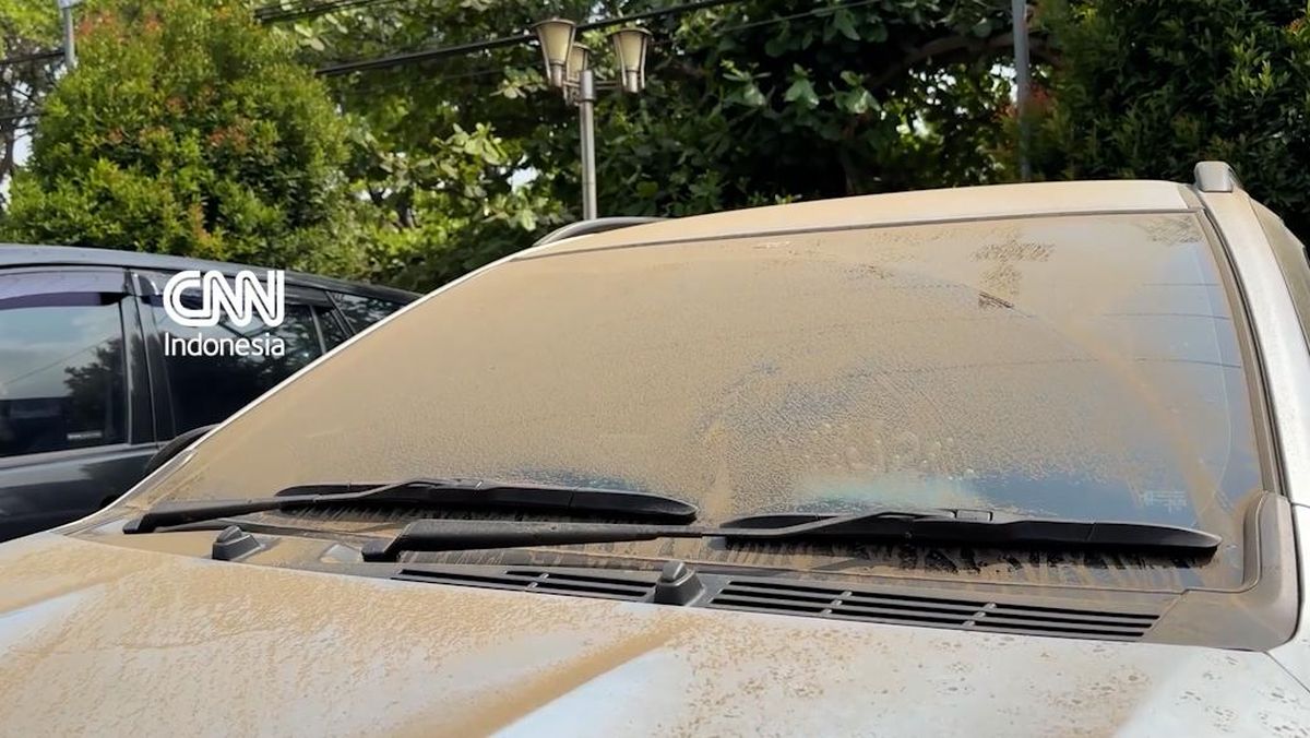 Abu Vulkanik Erupsi Gunung Anak Krakatau Kepung Lampung
