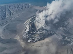 Kenapa Arah Abu Gunung Anak Krakatau Bisa Berubah-ubah?