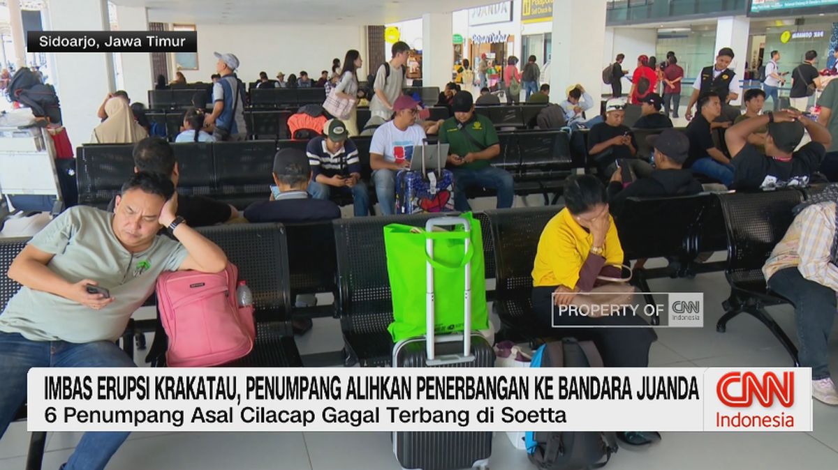 VIDEO: Imbas Erupsi, Penumpang Alihkan Penerbangan ke Bandara Juanda