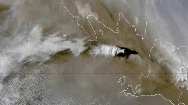 A satellite view shows a volcanic eruption at Mount Anak Krakatau, Indonesia, September 5, 2026, in this screengrab obtained from a timelass satellite video. CSU/CIRA & JMA/JAXA/Handout via REUTERS    THIS IMAGE HAS BEEN SUPPLIED BY A THIRD PARTY. MA